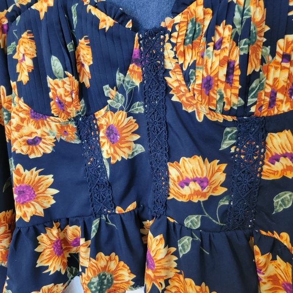 Milk & Honey Sunflower design Crop Long Sleeve Blouse Sz L - Picture 4 of 5